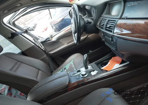 2008 BMW X5 4.8I z USA, uszkodzony, nr VIN 5UXFE835X8LZ36816